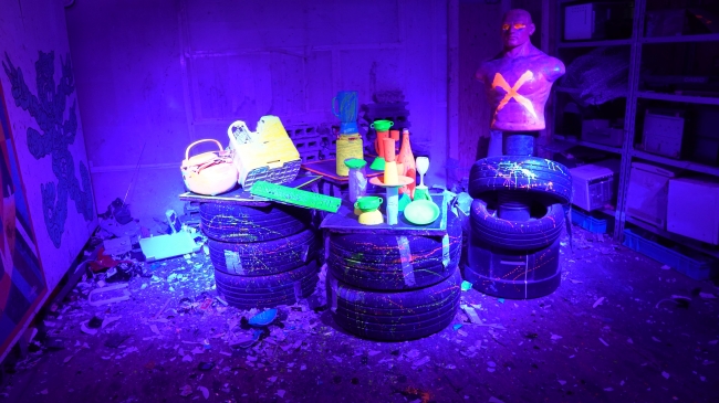 西新宿で雨の日でも遊べる室内アクティビティ5選|ストレス発散ならREEAST ROOM