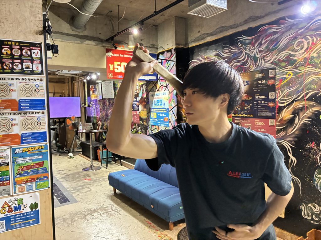 西新宿で夜に遊べる!REEAST ROOMが夜の営業を開始|斧投げ・物壊し体験